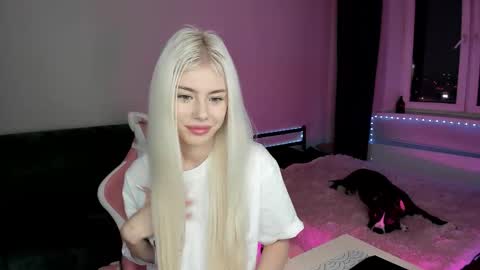 Erika online show from December 2025 10:00:01 AM