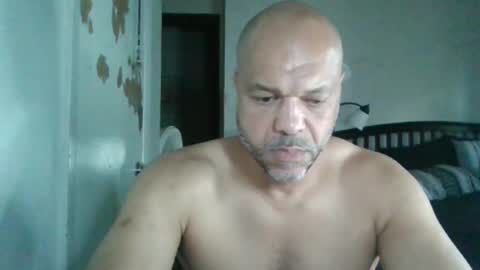 Snapshot of redbone441 chatting on April 2026 08:06:01 PM Redbone online show from April 2026 08:06:01 PM