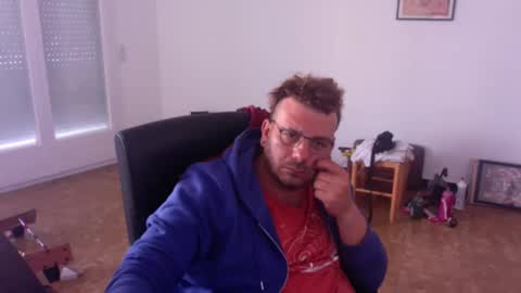 Snapshot of redbonezzzz chatting on April 2026 08:09:02 AM redbonezzzz online show from April 2026 08:09:02 AM