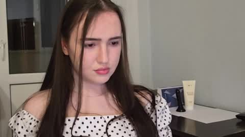 redginbluebersky online show from April 2026 06:49:01 PM