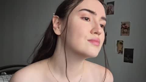 redginbluebersky online show from April 2026 06:52:01 AM