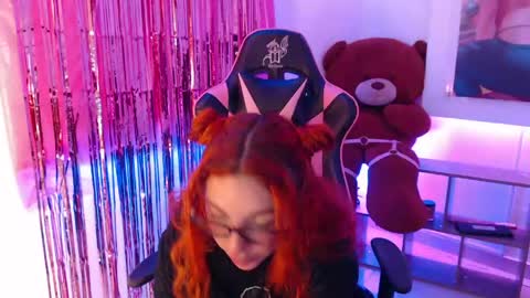 Snapshot of redgirrl_77 chatting on April 2026 12:04:01 PM Mere online show from April 2026 12:04:01 PM