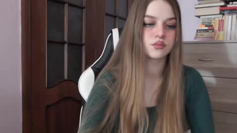 Lily online show from November 2025 02:47:02 AM