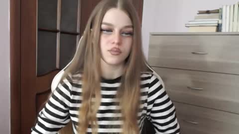 Snapshot of redhead_rabbit chatting on April 2026 02:32:01 AM Lily online show from April 2026 02:32:01 AM