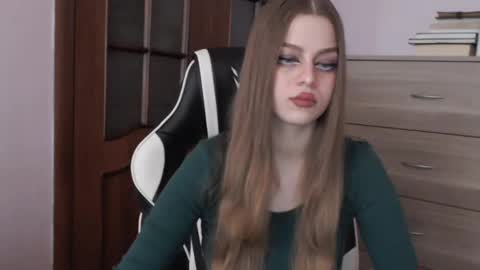 Snapshot of redhead_rabbit chatting on April 2026 02:18:01 AM Lily online show from April 2026 02:18:01 AM