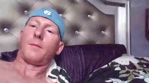 Snapshot of redman070707 chatting on April 2026 05:18:02 AM redman070707 online show from April 2026 05:18:02 AM