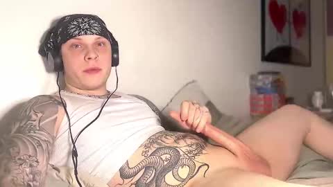 Snapshot of redrumbackwards chatting on March 2025 07:52:01 AM redrum online show from March 2025 07:52:01 AM