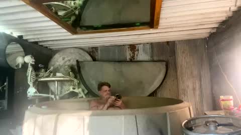 Lee online show from April 2026 09:42:02 PM