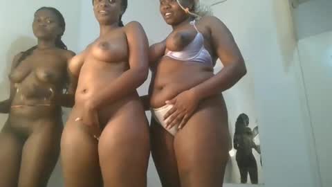 Snapshot of reenie_barbie chatting on February 2025 10:29:02 PM barbie online show from February 2025 10:29:02 PM