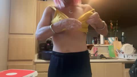 Snapshot of regina_george310 chatting on July 2026 01:37:01 AM regina_george310 online show from July 2026 01:37:01 AM
