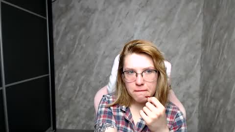 Regina online show from March 2025 02:39:02 AM