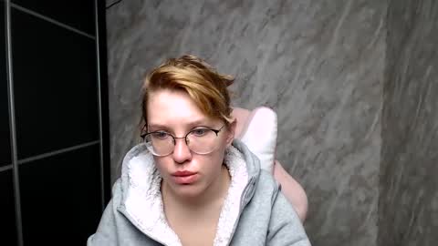 Regina online show from March 2025 02:52:01 AM