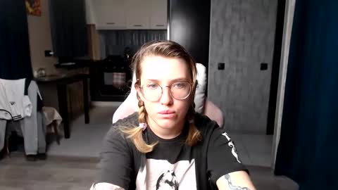 Regina online show from September 2025 12:01:02 AM