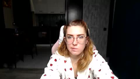 Regina online show from November 2025 01:39:01 AM