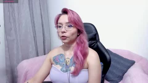 Snapshot of rei_jey chatting on February 2026 04:43:02 AM Reid Green online show from February 2026 04:43:02 AM