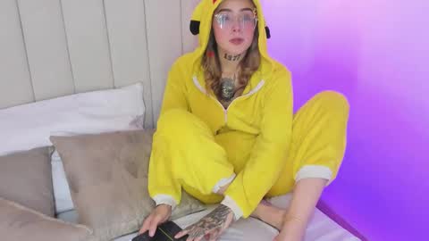 Snapshot of reikaminato chatting on September 2025 01:45:01 PM Reika online show from September 2025 01:45:01 PM