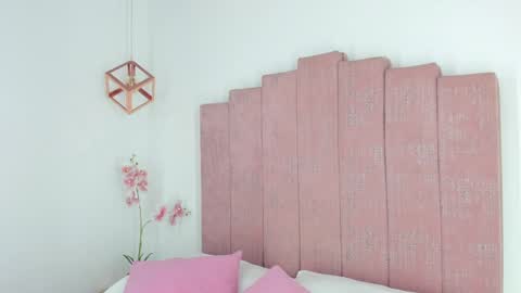 Snapshot of reikaminato chatting on April 2026 04:06:02 AM Reika online show from April 2026 04:06:02 AM