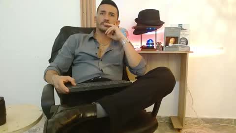   REIKO  online show from November 2025 07:56:02 PM