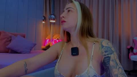 reina cummings online show from October 2025 06:57:02 AM