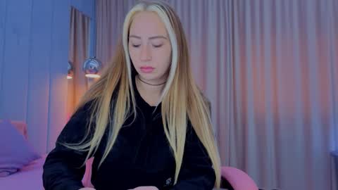 Snapshot of reina_cummings chatting on November 2025 06:44:01 AM reina cummings online show from November 2025 06:44:01 AM