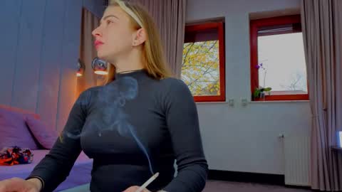 Snapshot of reina_cummings chatting on December 2025 06:18:01 AM reina cummings online show from December 2025 06:18:01 AM