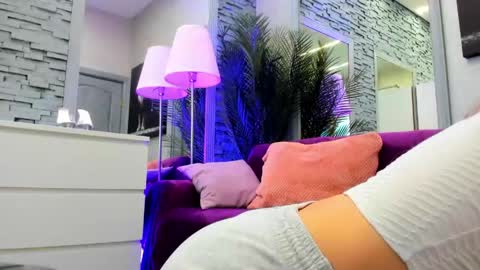 Snapshot of reina_cummings chatting on May 2026 05:24:01 AM reina cummings online show from May 2026 05:24:01 AM