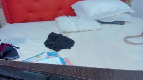 reina_loren online show from December 2024 06:16:01 PM