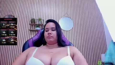 reina_loren online show from February 2026 07:51:01 AM