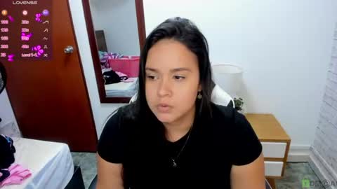Snapshot of reina_loren chatting on June 2026 03:48:02 AM reina_loren online show from June 2026 03:48:02 AM