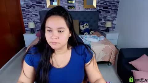 Snapshot of reina_loren chatting on July 2026 06:21:02 AM reina_loren online show from July 2026 06:21:02 AM