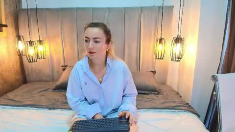 Snapshot of renata_fitnes chatting on June 2026 12:18:01 PM renata_fitnes online show from June 2026 12:18:01 PM