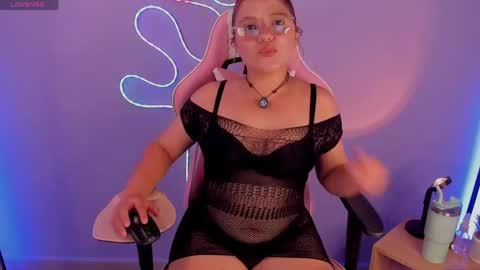 Renata Jones online show from May 2026 09:00:02 PM