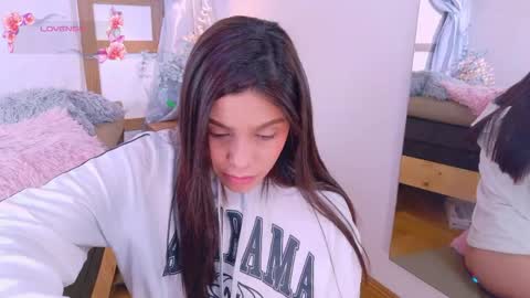 Snapshot of renataleclair chatting on May 2026 06:26:01 PM renataleclair online show from May 2026 06:26:01 PM