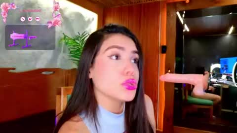 Snapshot of renataleclair chatting on June 2026 05:05:01 AM renataleclair online show from June 2026 05:05:01 AM
