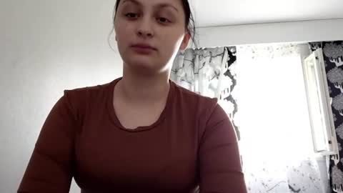 Snapshot of renayvicini chatting on June 2026 10:29:02 AM Jenny online show from June 2026 10:29:02 AM