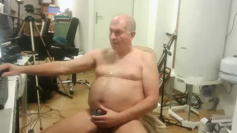 renefr online show from November 2025 12:00:01 AM