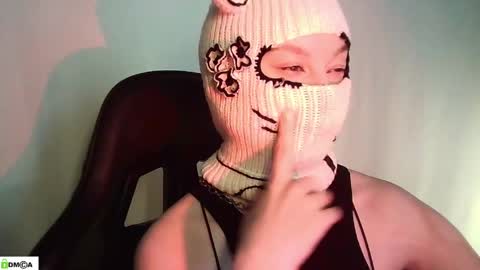 Snapshot of renesme_lusilia chatting on May 2026 02:05:02 AM Renesme White Im here from Monday to Friday online show from May 2026 02:05:02 AM