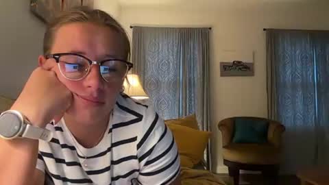 Snapshot of renimoonxo chatting on July 2026 10:33:01 AM renimoonxo online show from July 2026 10:33:01 AM