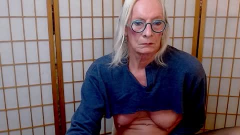 Betsy online show from November 2025 11:43:01 PM