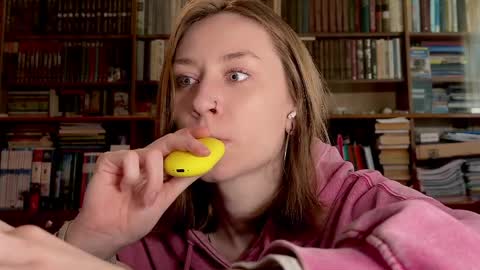 Snapshot of retromarie chatting on April 2026 02:03:01 PM Rie online show from April 2026 02:03:01 PM