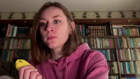 Snapshot of retromarie chatting on April 2026 11:27:01 AM Rie online show from April 2026 11:27:01 AM