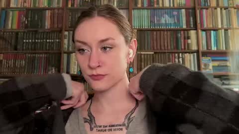 Snapshot of retromarie chatting on April 2026 10:55:01 AM Rie online show from April 2026 10:55:01 AM