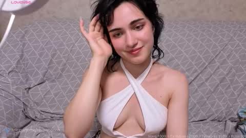 Ewiwi online show from September 2025 05:45:02 PM