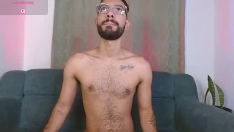 Snapshot of reypablo1 chatting on October 2025 09:43:02 PM REY PABLO Independent online show from October 2025 09:43:02 PM