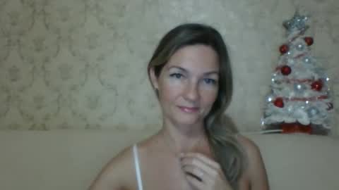 Galina online show from December 2025 05:53:01 PM