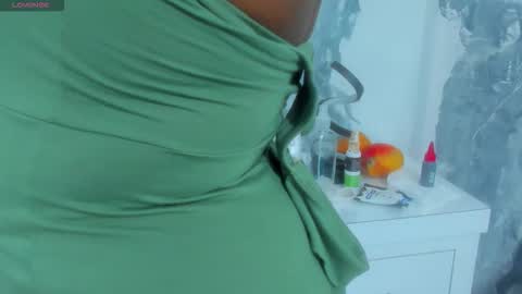 Riana online show from October 2025 09:04:02 PM