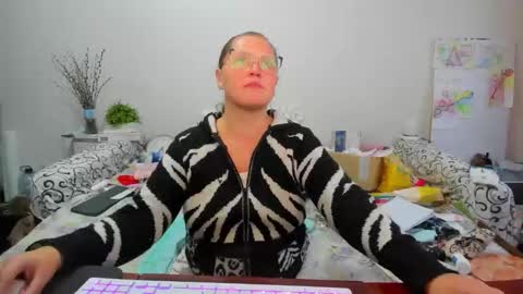 Anna - not anna - right Anna  online show from December 2025 01:04:02 PM