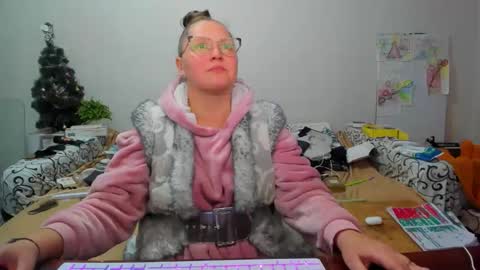 Anna - not anna - right Anna  online show from February 2026 03:26:02 PM