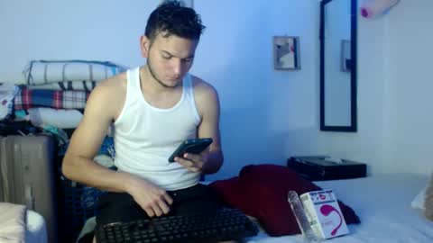 Snapshot of richr_latin_boy chatting on February 2025 05:51:02 PM rich online show from February 2025 05:51:02 PM