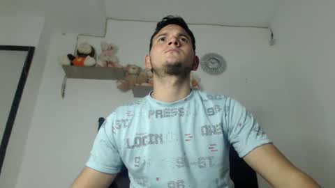 Snapshot of richr_latin_boy chatting on March 2025 02:06:02 AM rich online show from March 2025 02:06:02 AM